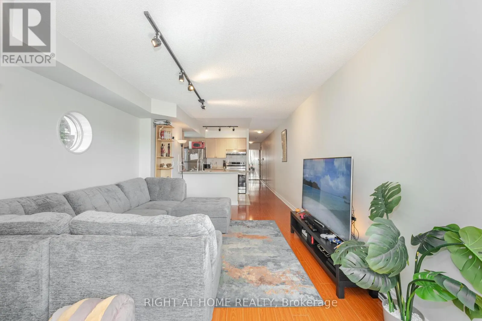 219 - 600 QUEENS QUAY