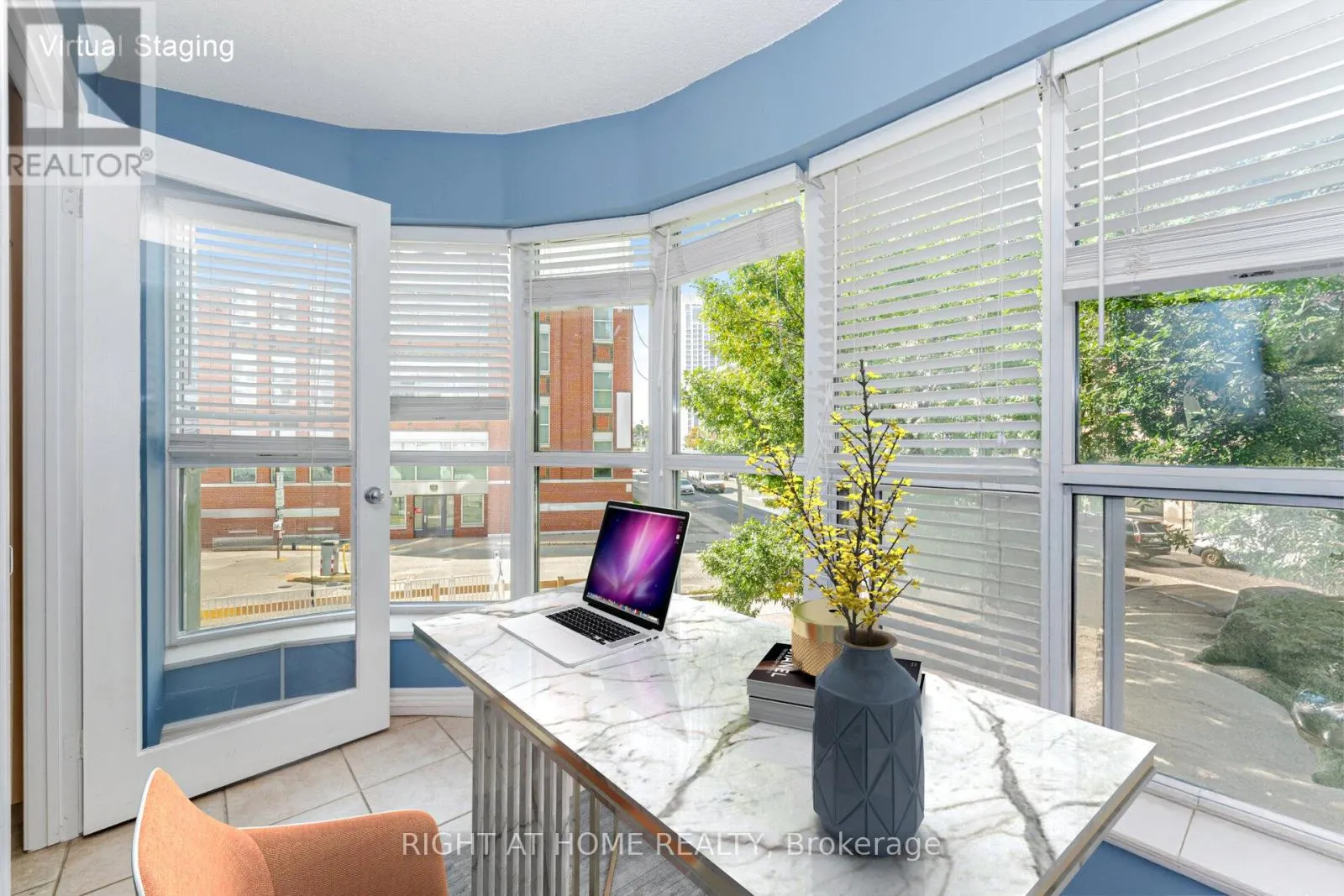 219 - 600 QUEENS QUAY