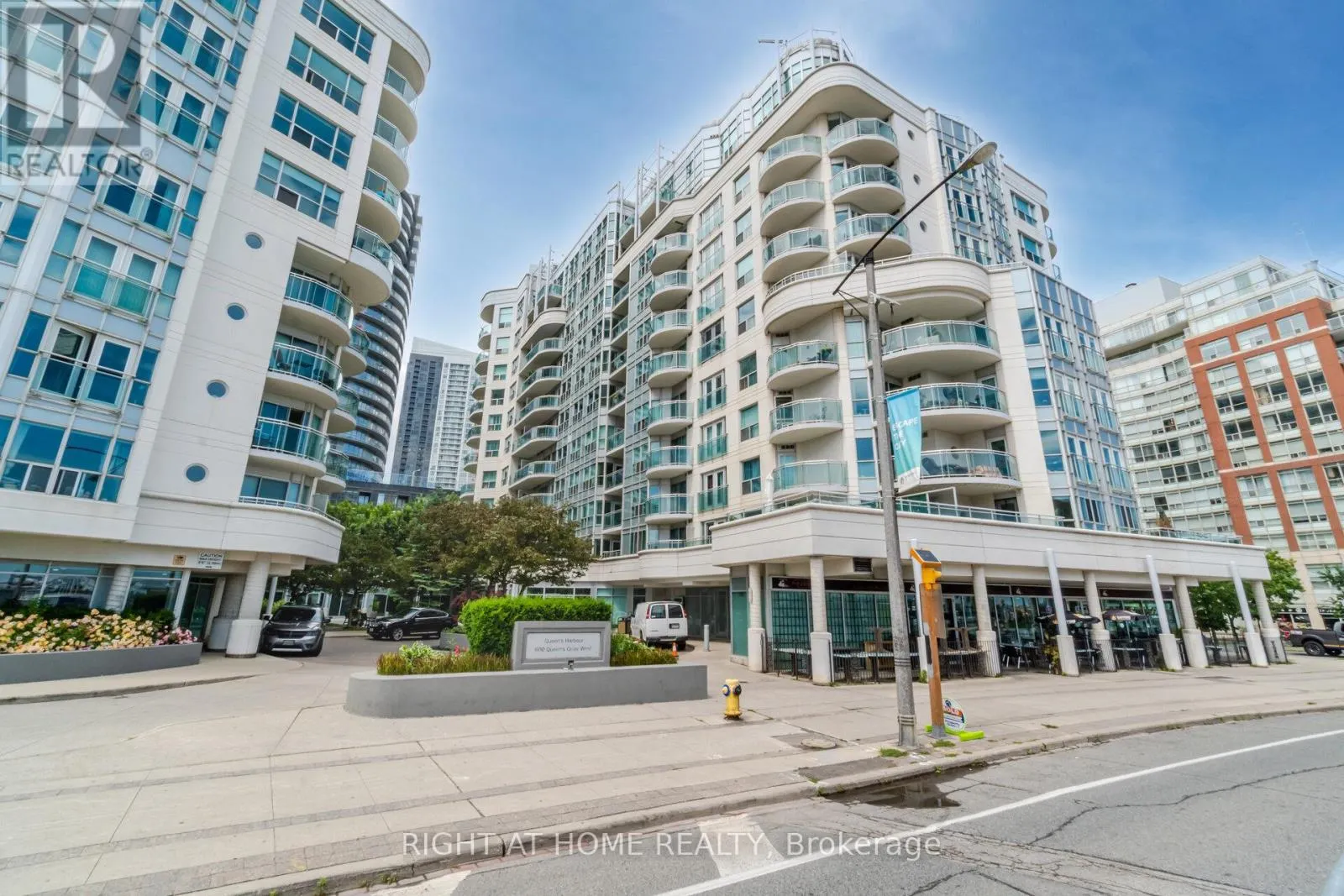 219 - 600 QUEENS QUAY