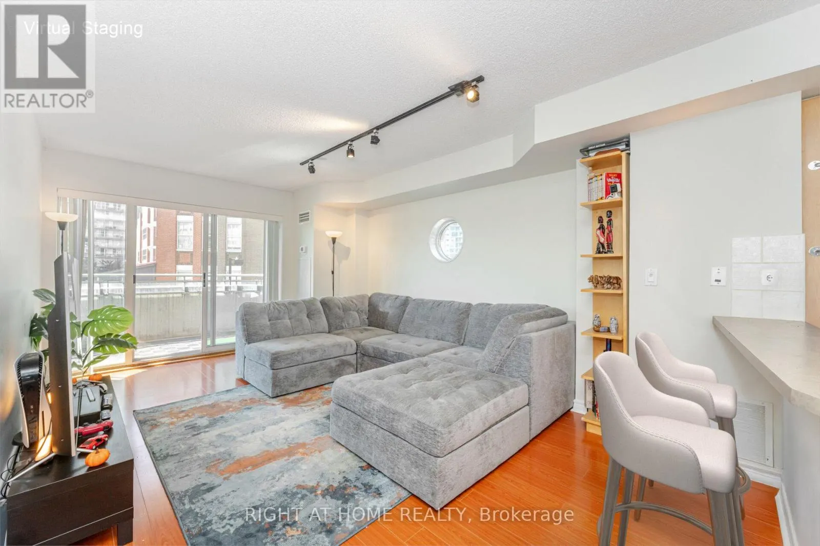 219 - 600 QUEENS QUAY