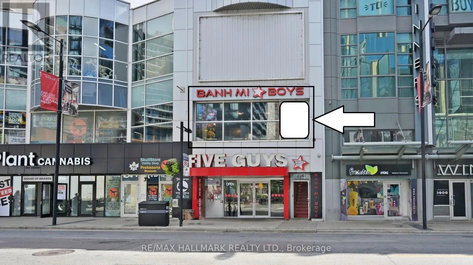 2ND FL - 329 YONGE STREET