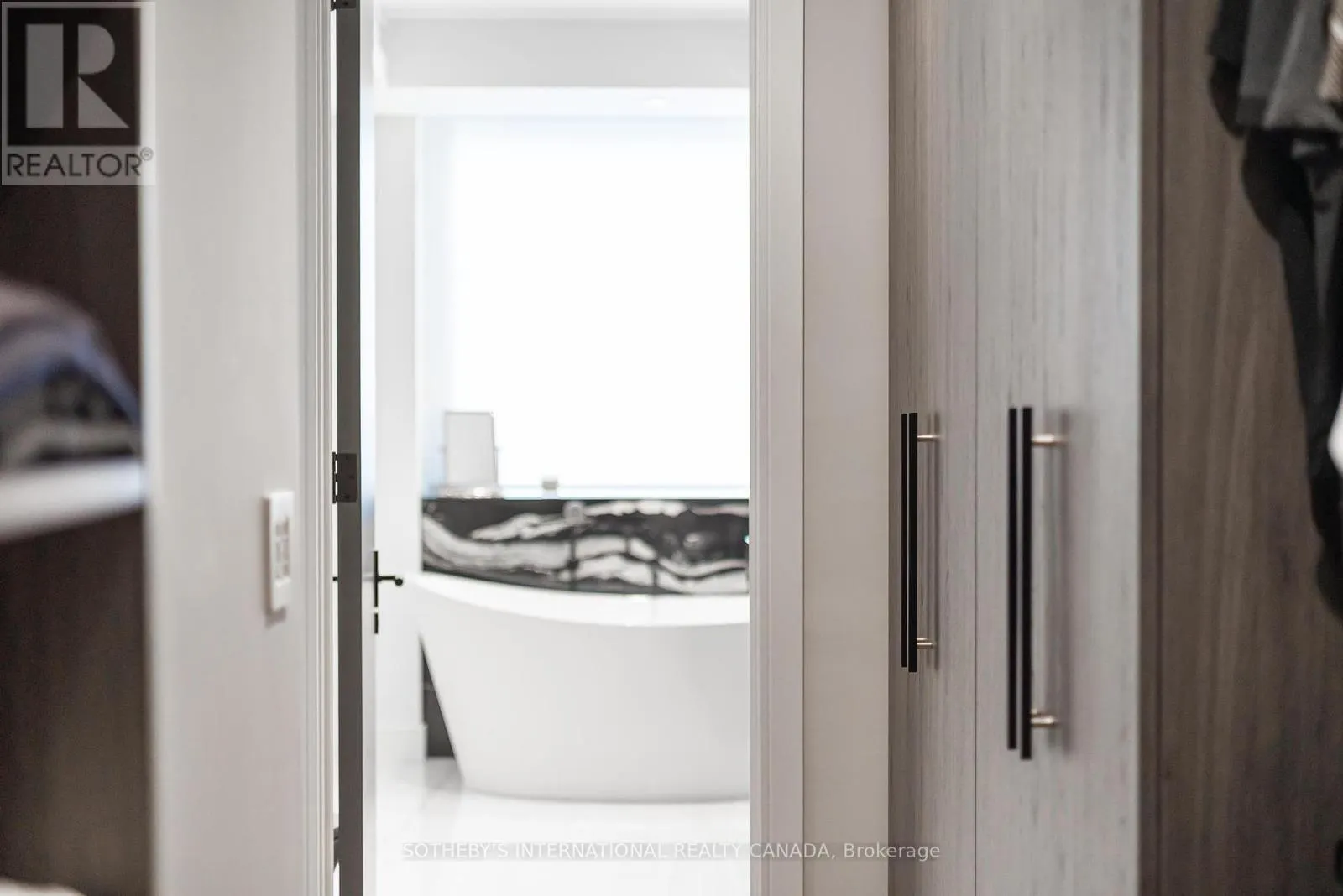 405 - 342 SPADINA ROAD