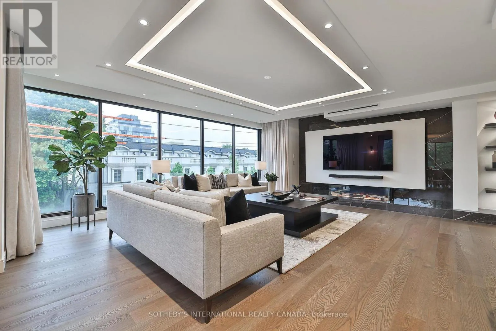 405 - 342 SPADINA ROAD