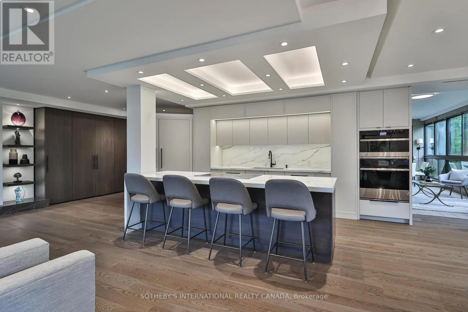 405 - 342 SPADINA ROAD