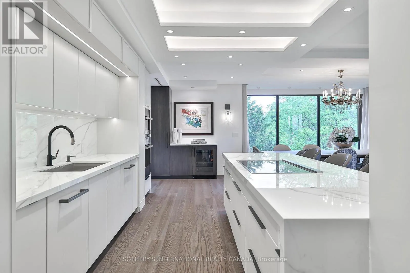 405 - 342 SPADINA ROAD