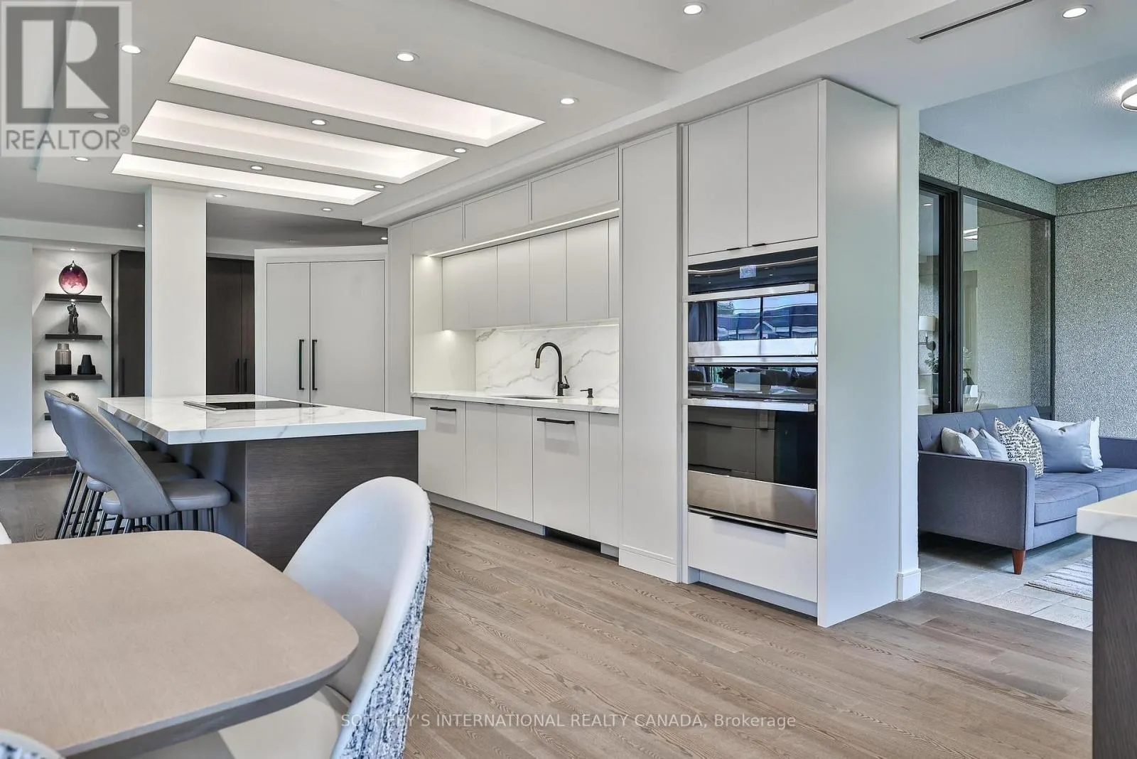 405 - 342 SPADINA ROAD