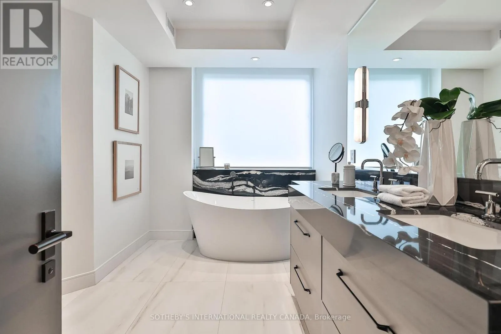 405 - 342 SPADINA ROAD