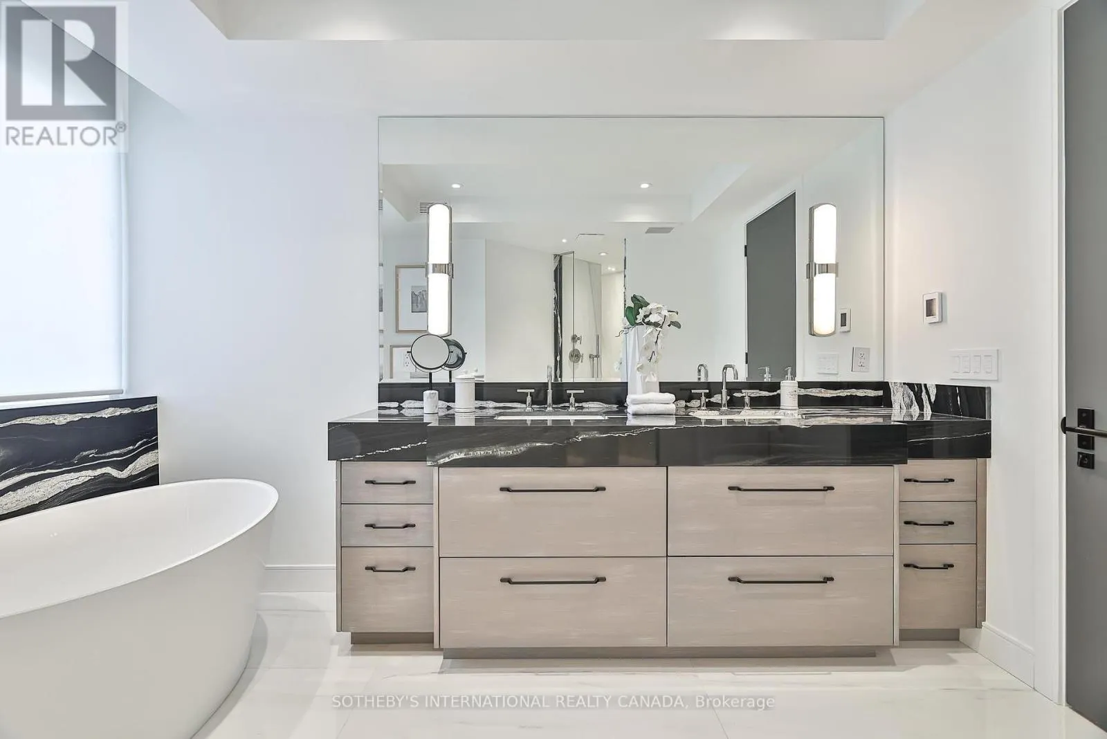 405 - 342 SPADINA ROAD