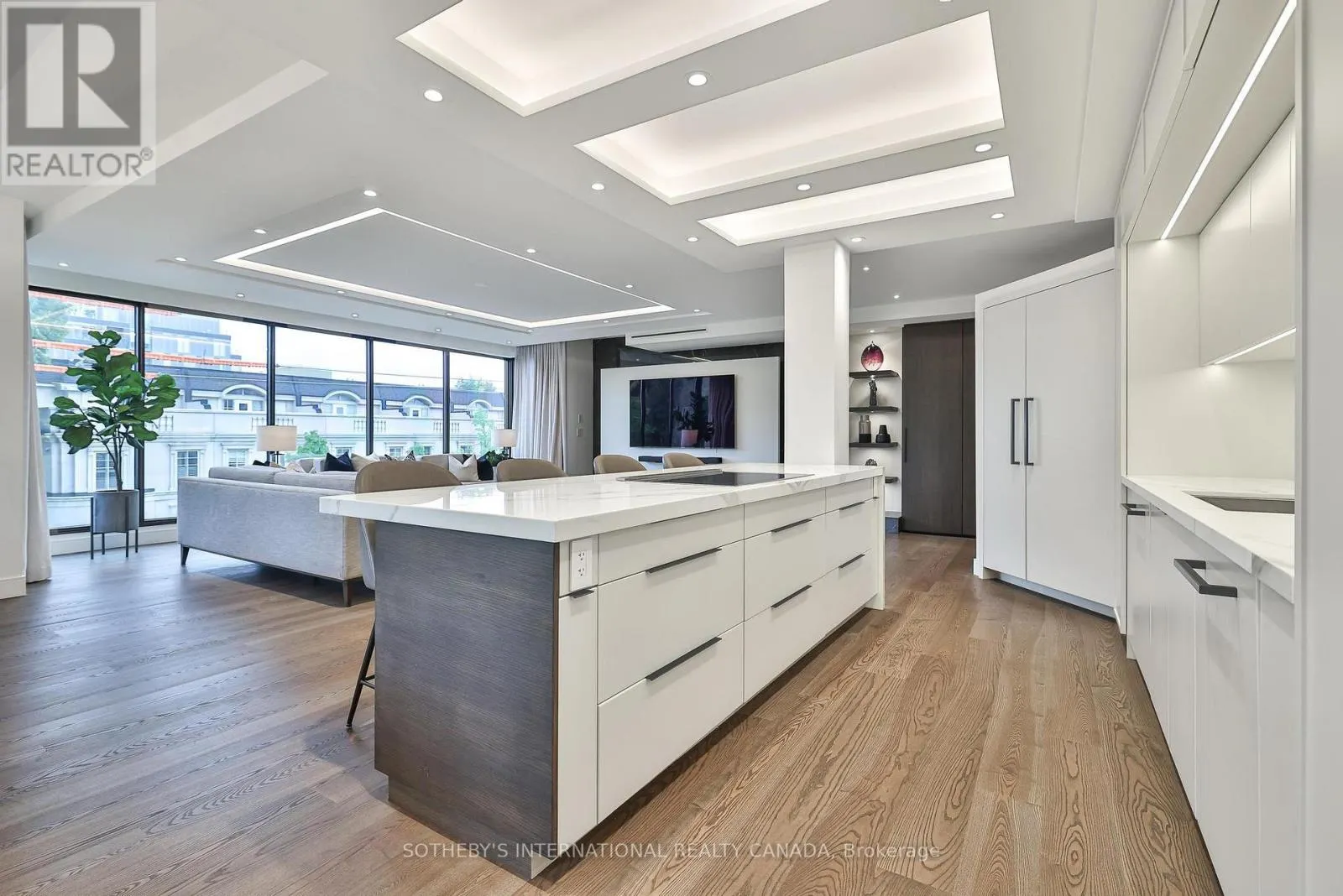 405 - 342 SPADINA ROAD