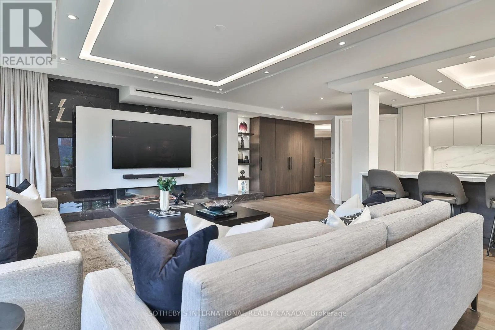 405 - 342 SPADINA ROAD