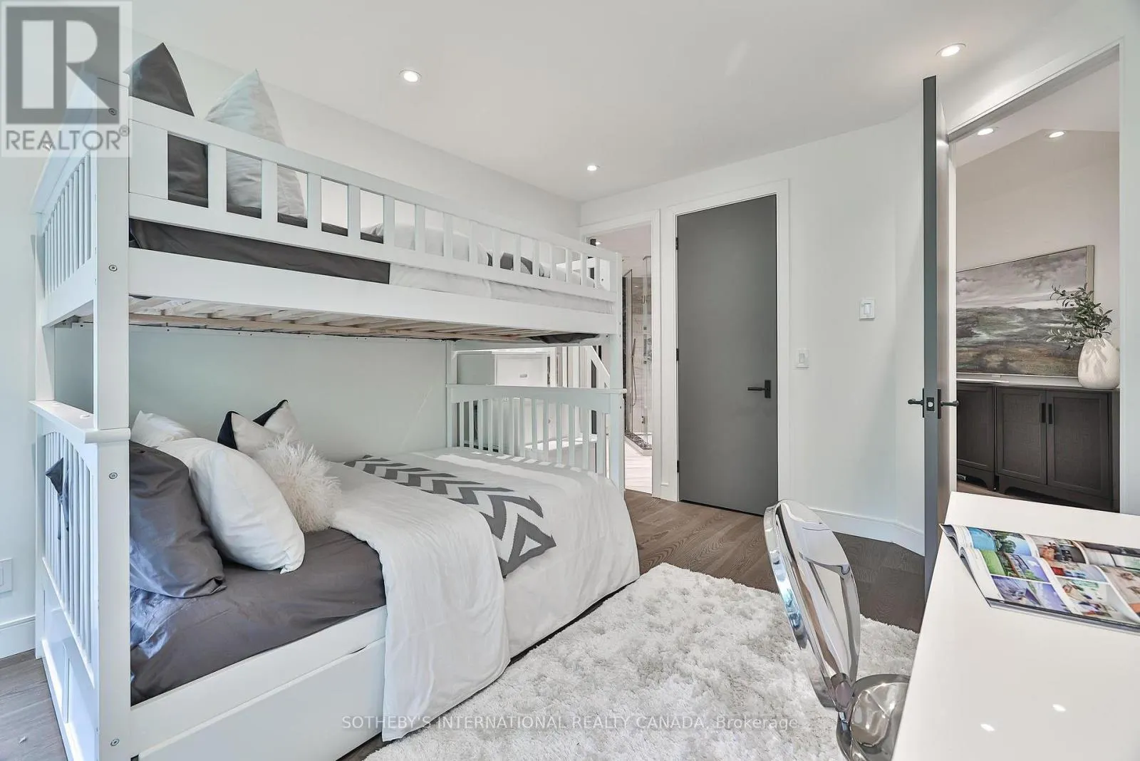 405 - 342 SPADINA ROAD