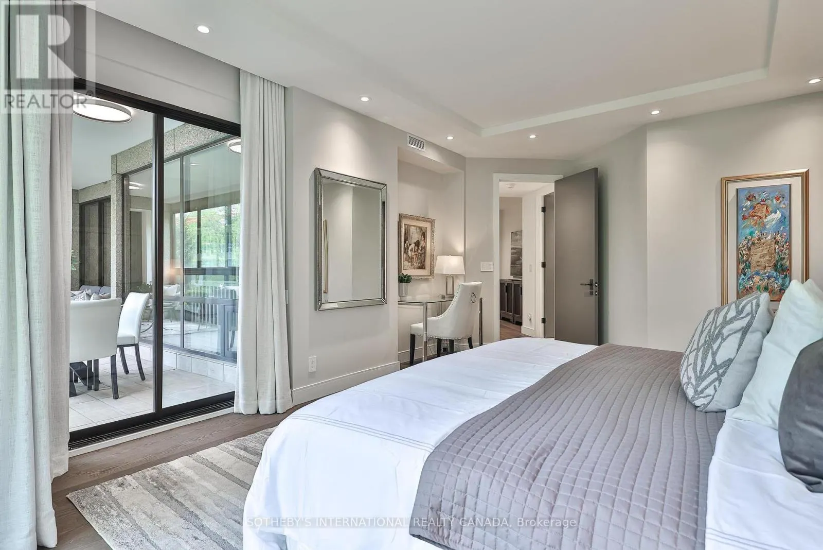 405 - 342 SPADINA ROAD