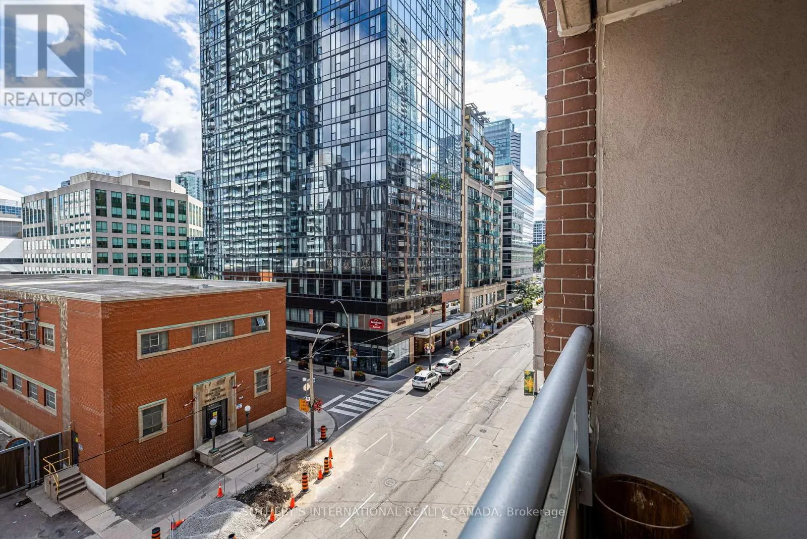 535 - 250 WELLINGTON STREET W
