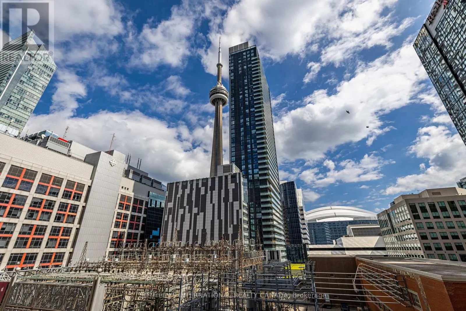 535 - 250 WELLINGTON STREET W