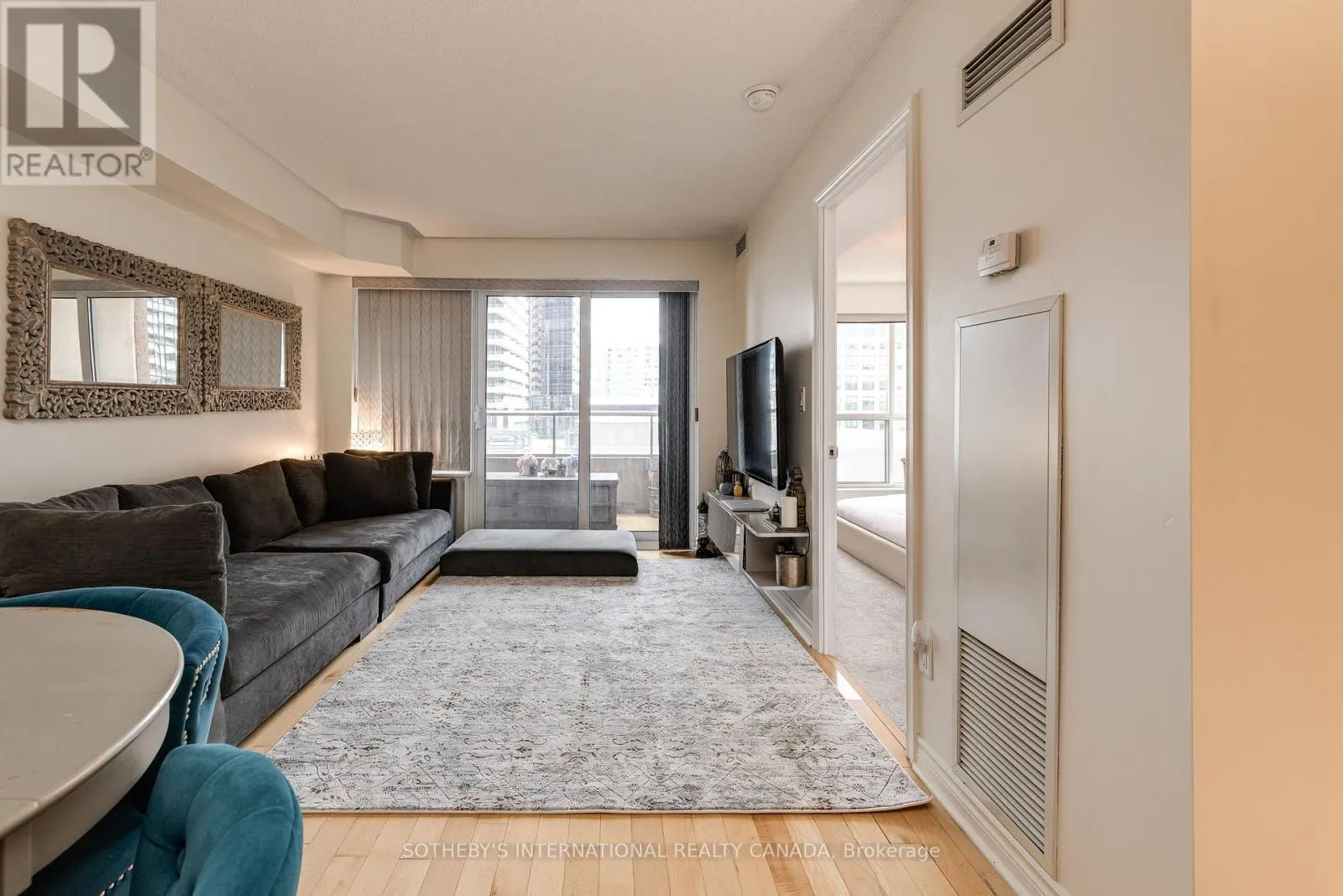 535 - 250 WELLINGTON STREET W
