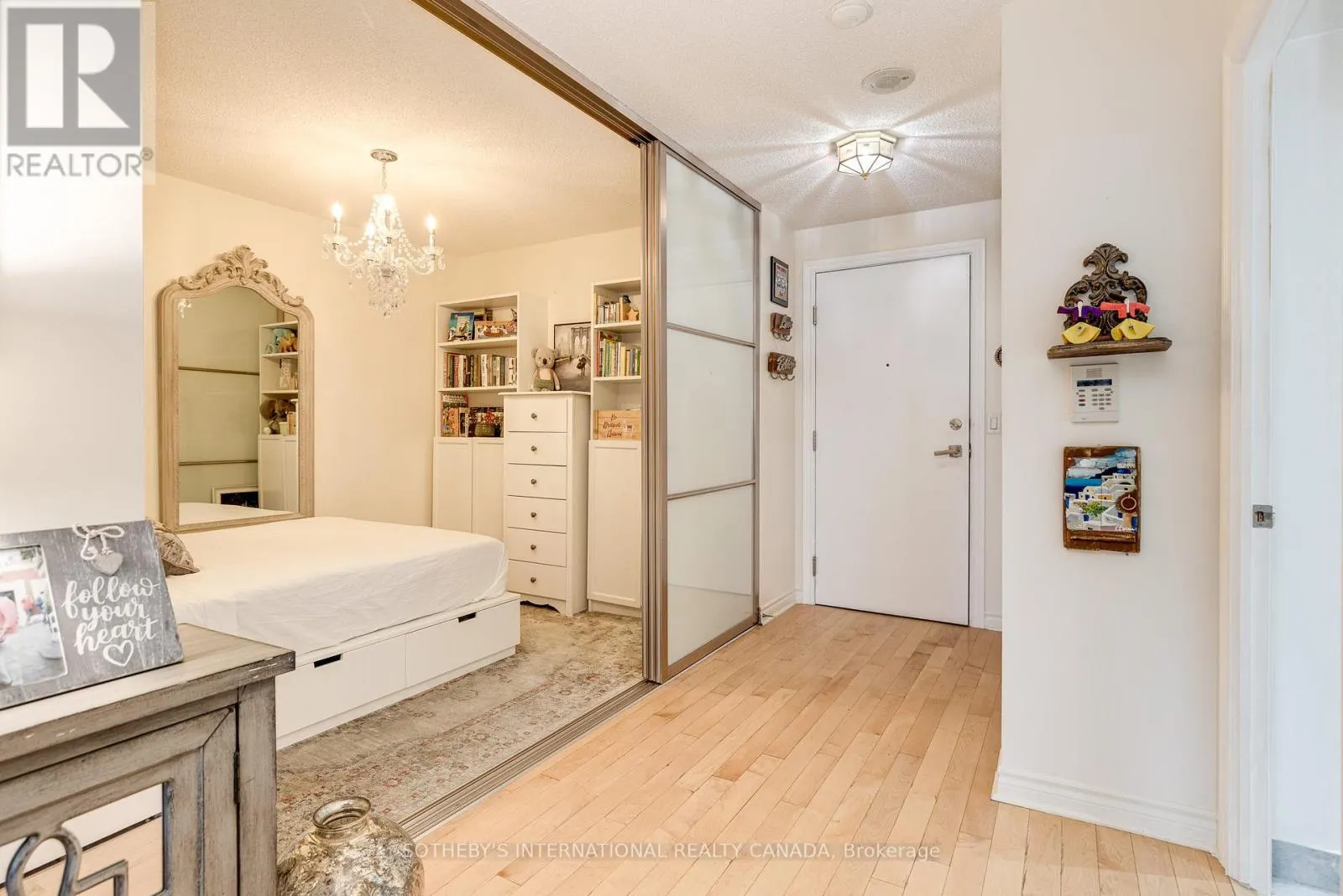 535 - 250 WELLINGTON STREET W