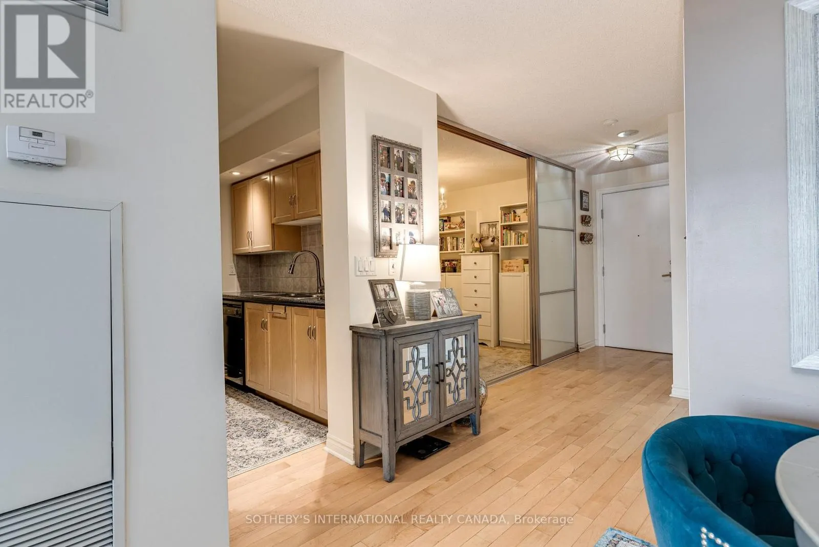 535 - 250 WELLINGTON STREET W