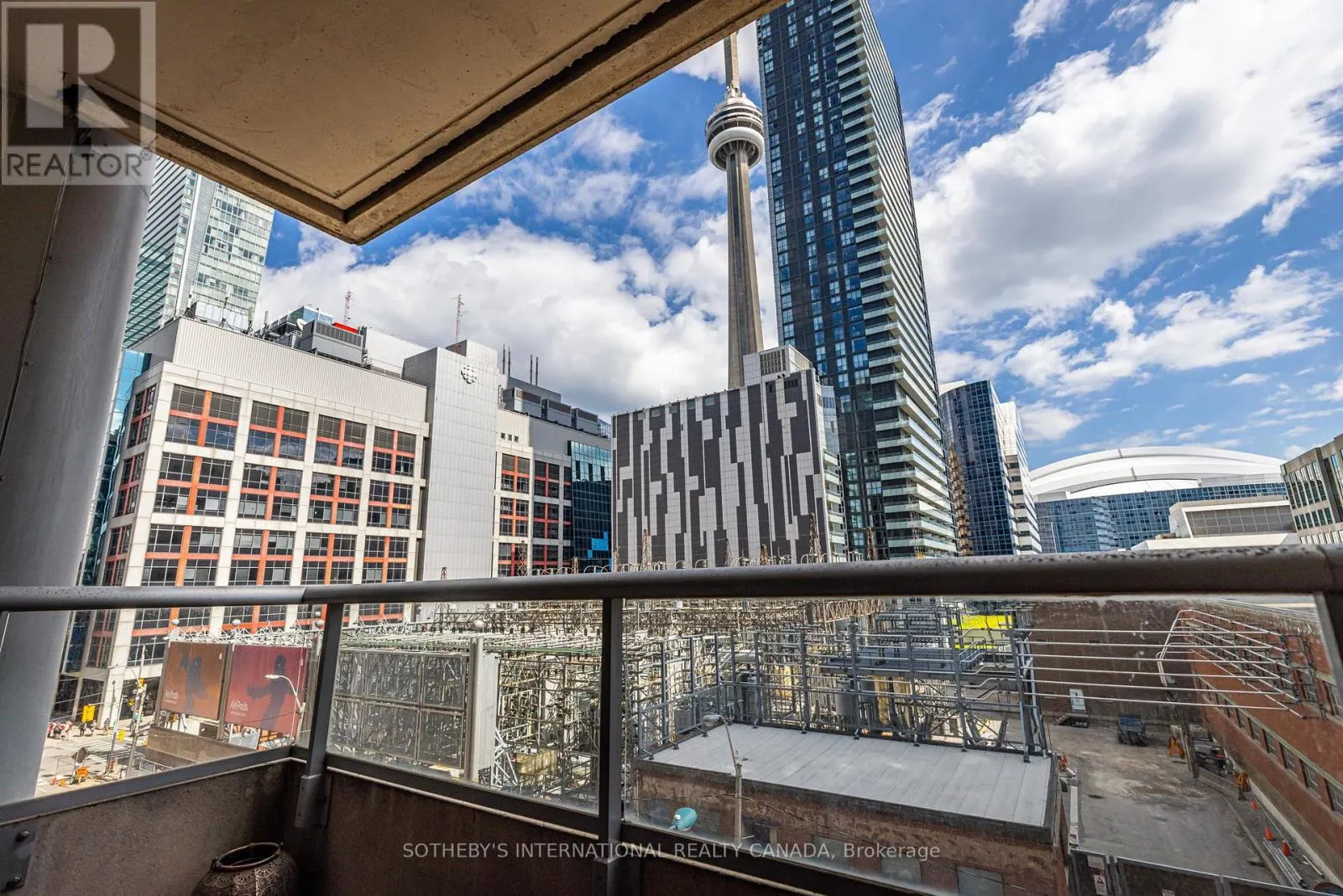 535 - 250 WELLINGTON STREET W