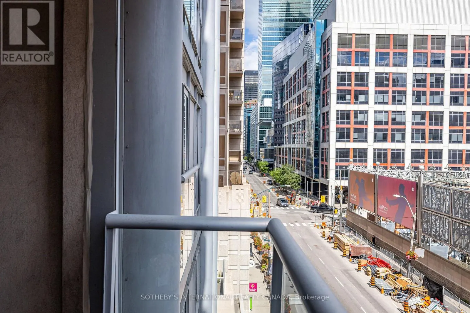 535 - 250 WELLINGTON STREET W