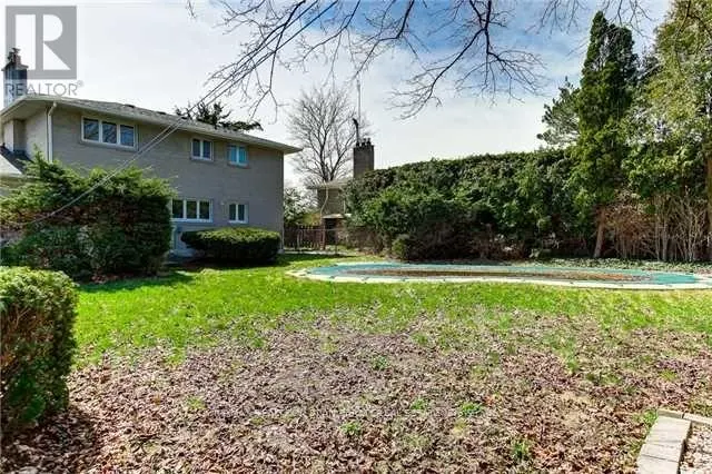 6 GREENYARDS DRIVE