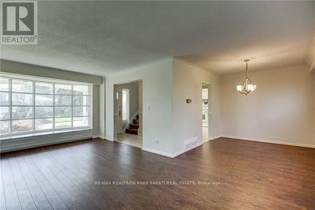6 GREENYARDS DRIVE