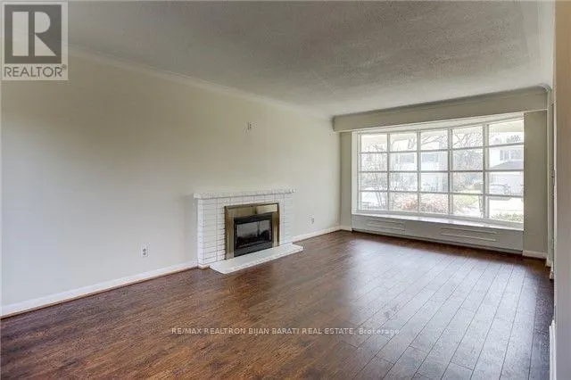 6 GREENYARDS DRIVE