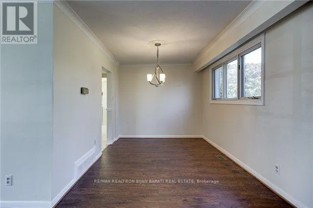 6 GREENYARDS DRIVE