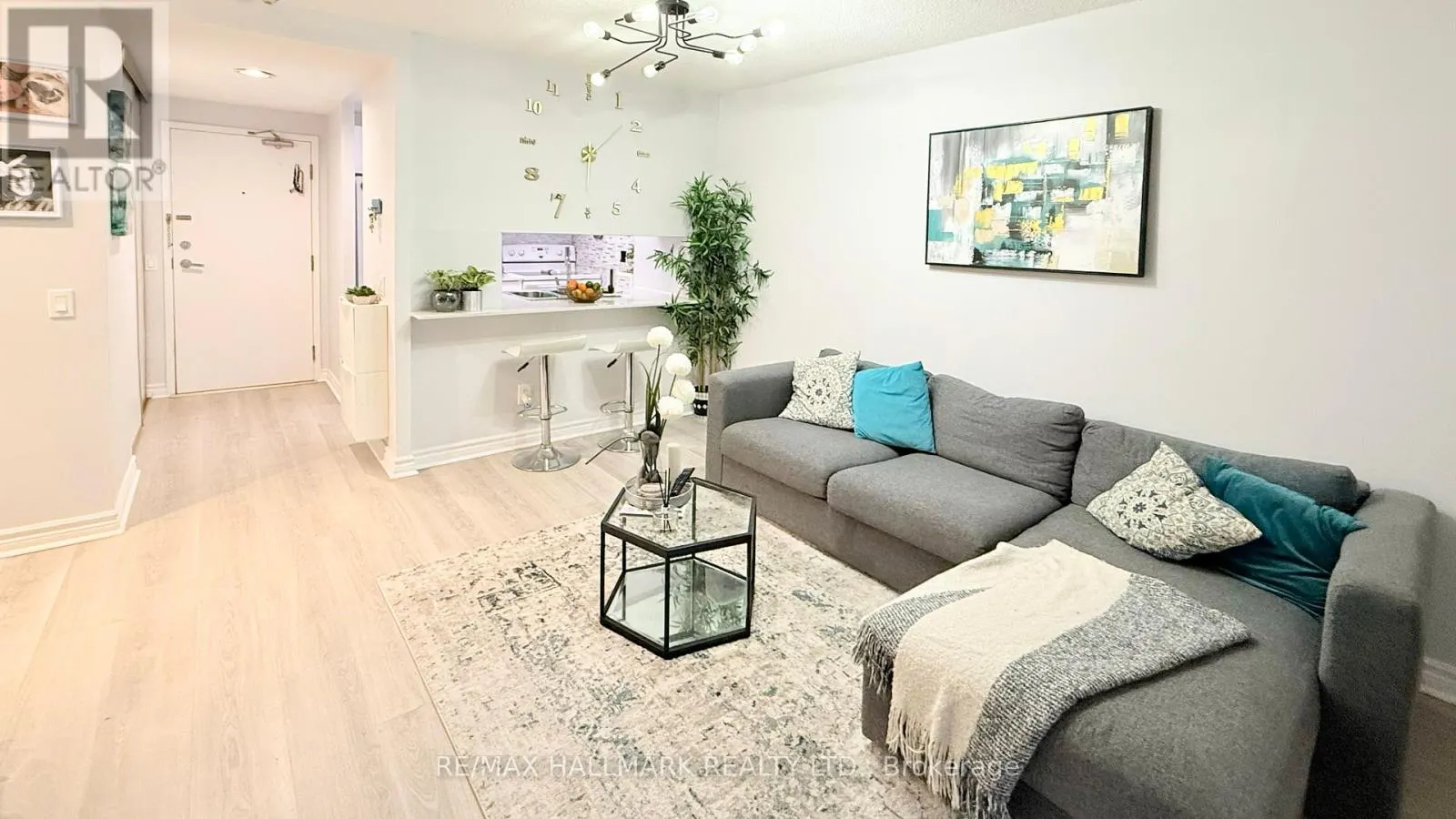 203 - 7 BISHOP AVENUE