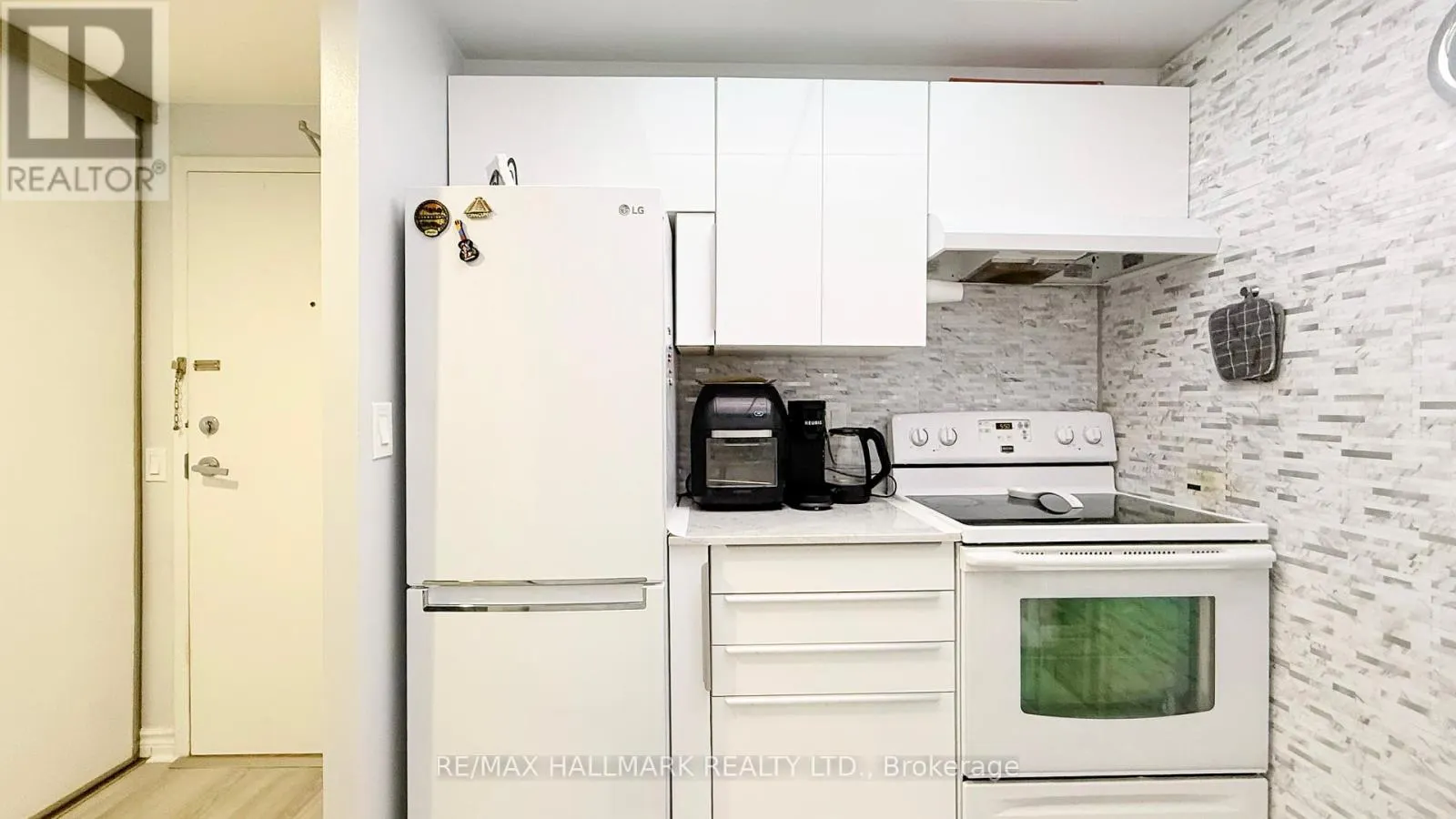 203 - 7 BISHOP AVENUE