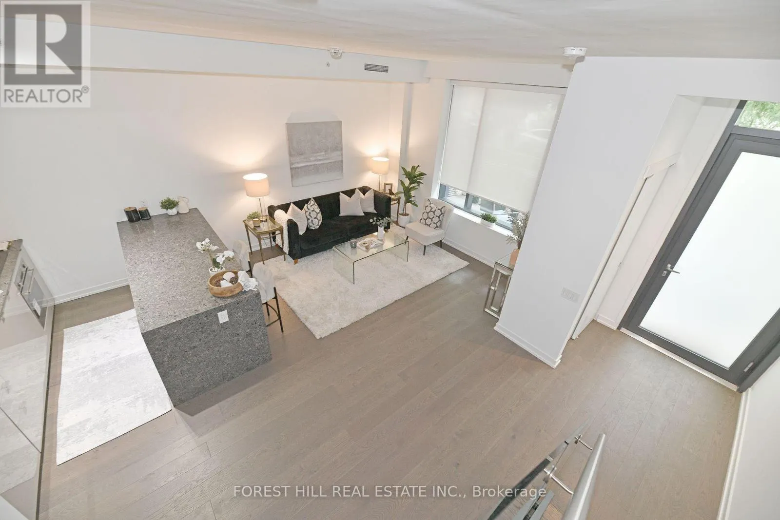 102 - 161 ROEHAMPTON AVENUE