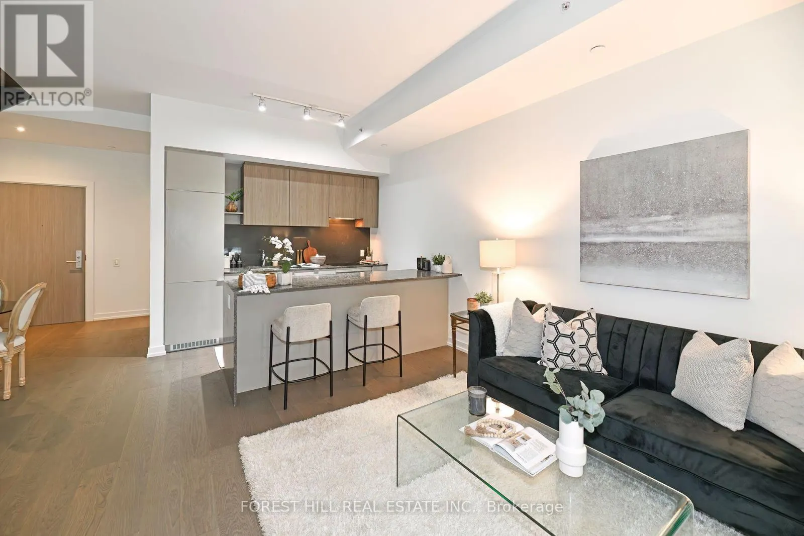 102 - 161 ROEHAMPTON AVENUE