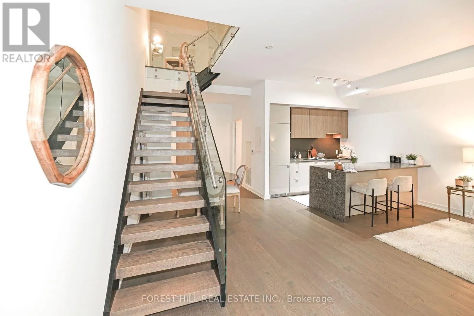 102 - 161 ROEHAMPTON AVENUE