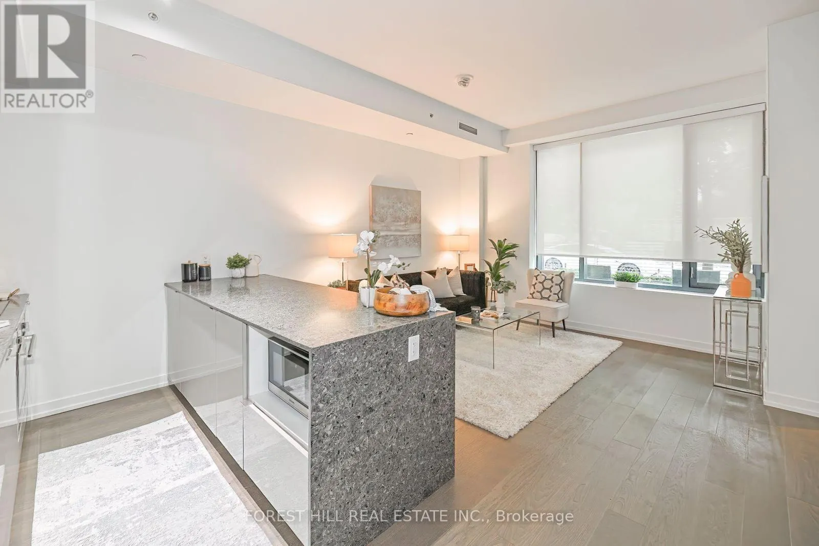 102 - 161 ROEHAMPTON AVENUE