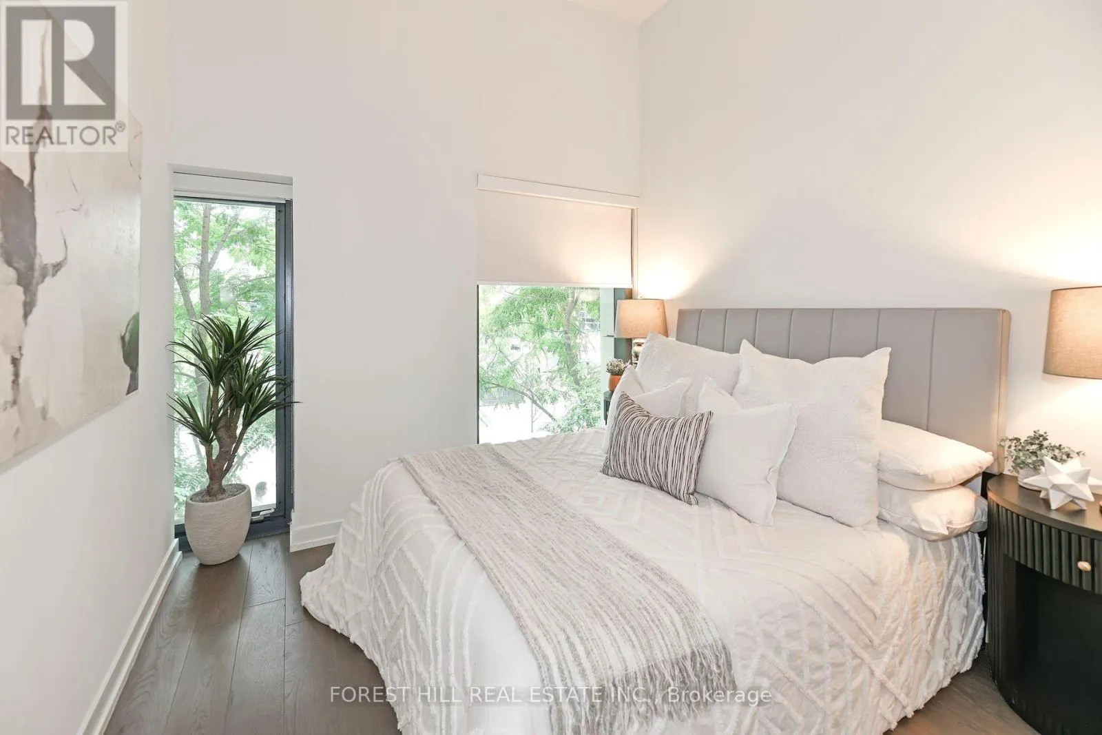 102 - 161 ROEHAMPTON AVENUE