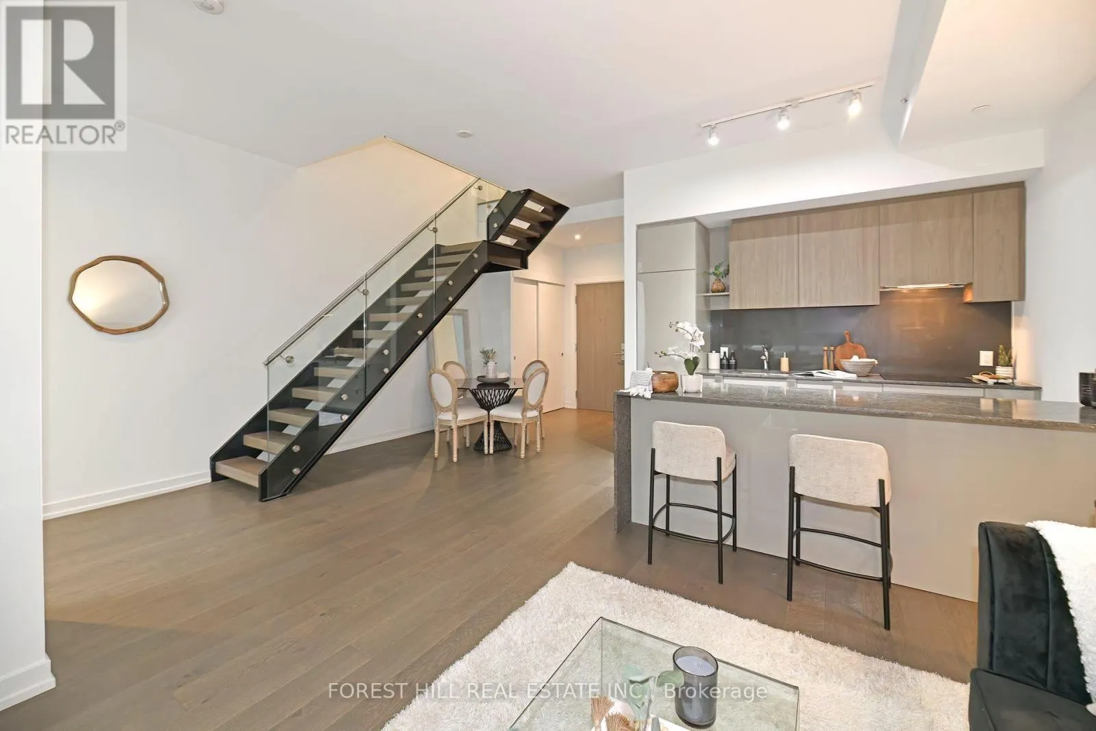 102 - 161 ROEHAMPTON AVENUE