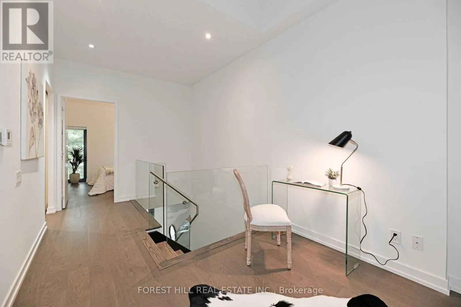 102 - 161 ROEHAMPTON AVENUE