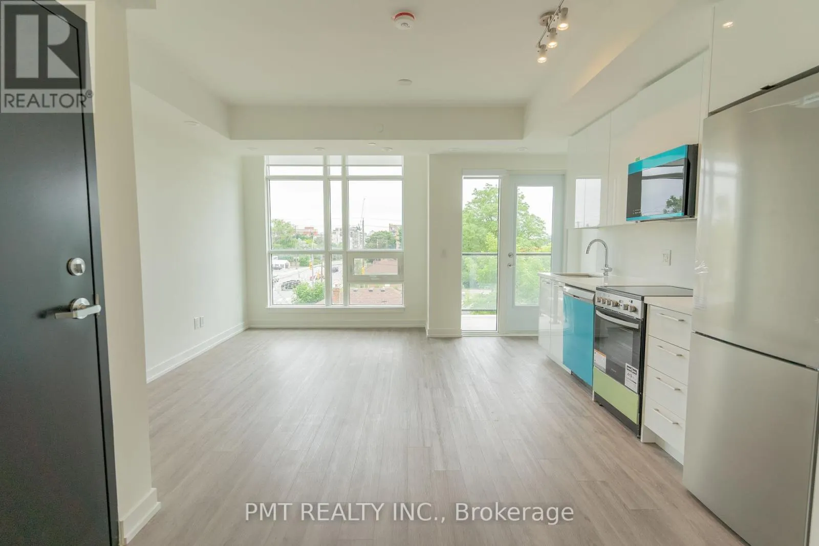 37 - 851 SHEPPARD AVENUE W