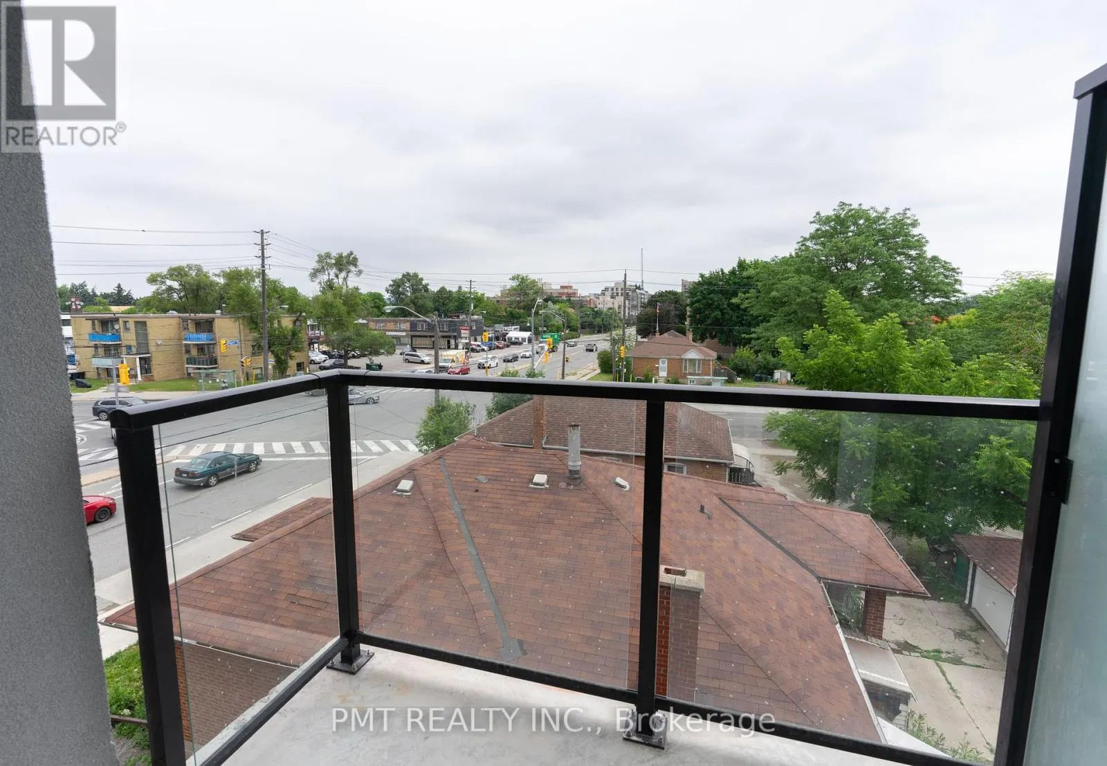 37 - 851 SHEPPARD AVENUE W