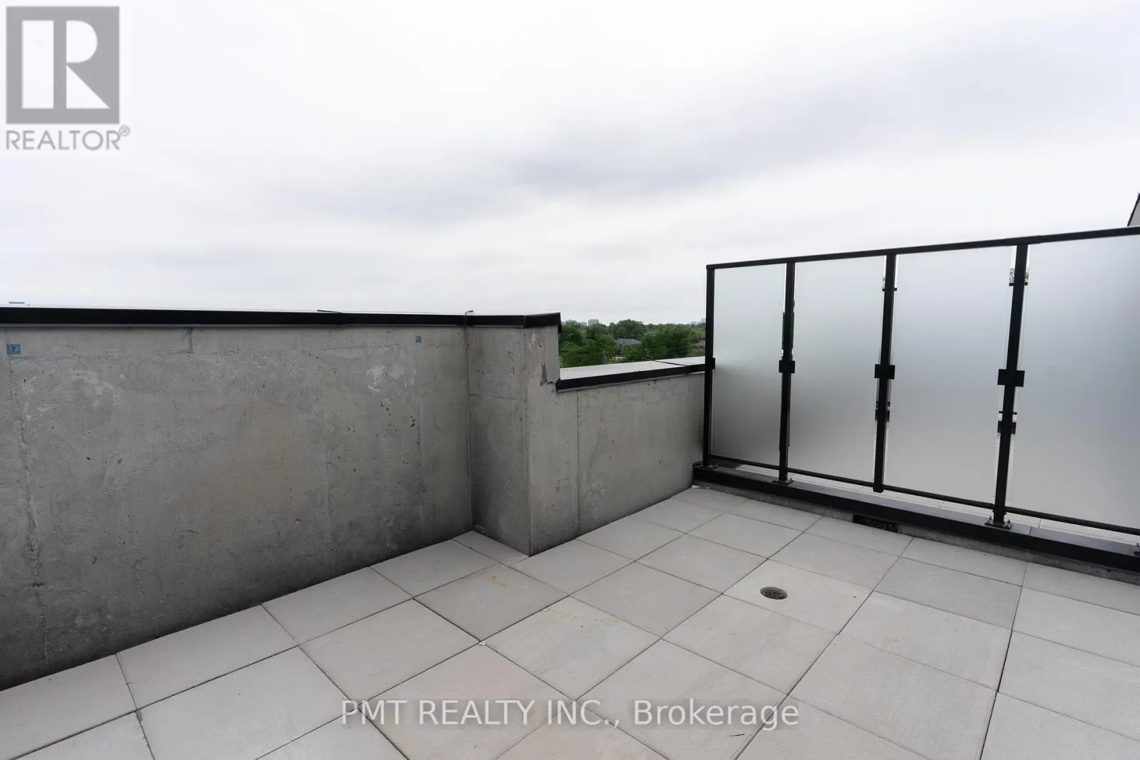 37 - 851 SHEPPARD AVENUE W