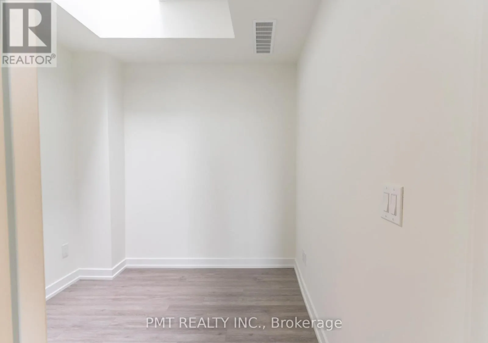 37 - 851 SHEPPARD AVENUE W