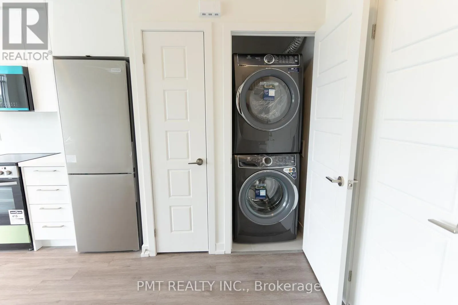37 - 851 SHEPPARD AVENUE W