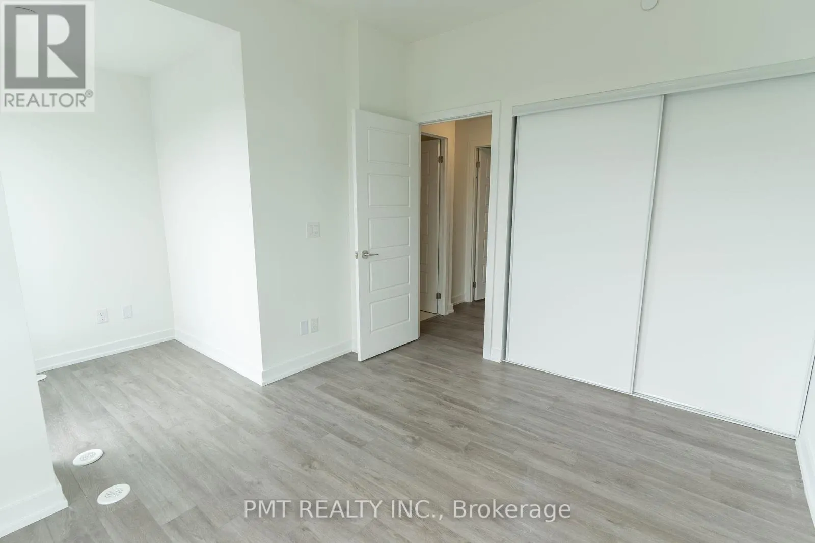 37 - 851 SHEPPARD AVENUE W