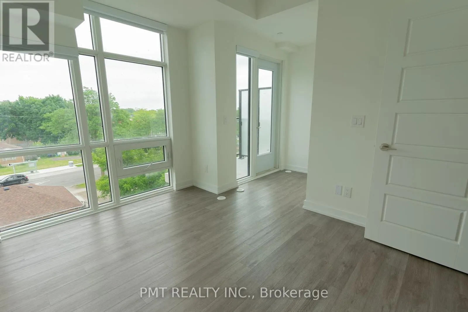 37 - 851 SHEPPARD AVENUE W