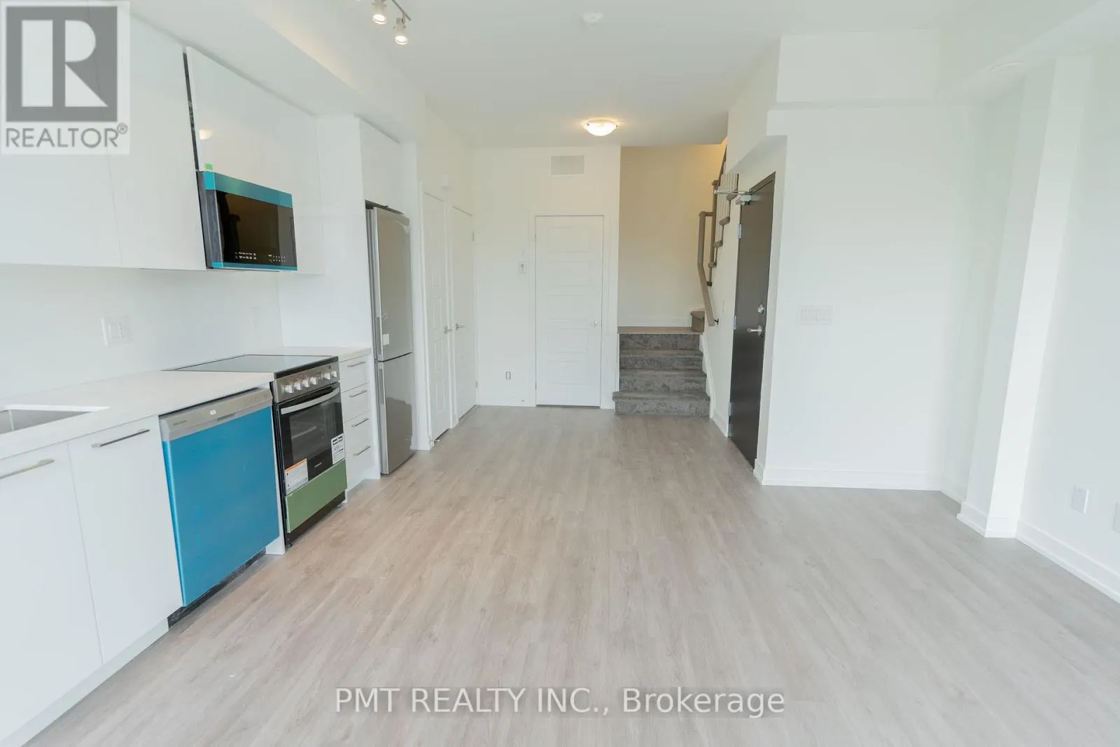 37 - 851 SHEPPARD AVENUE W