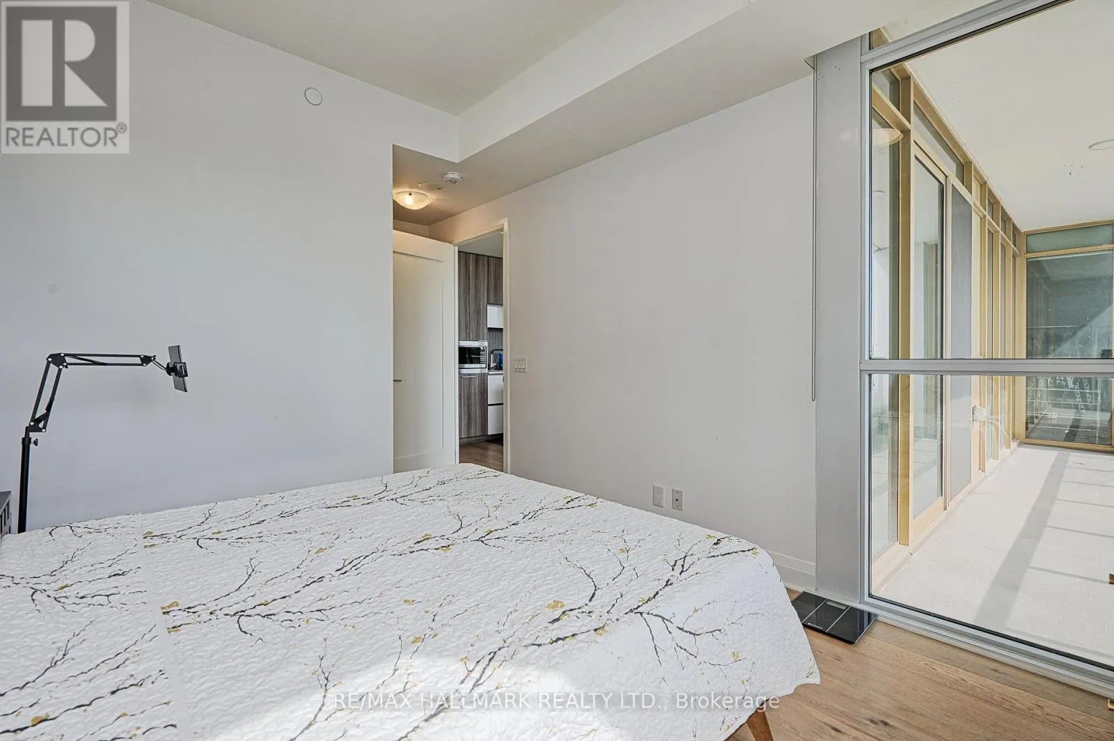 601 - 151 AVENUE ROAD