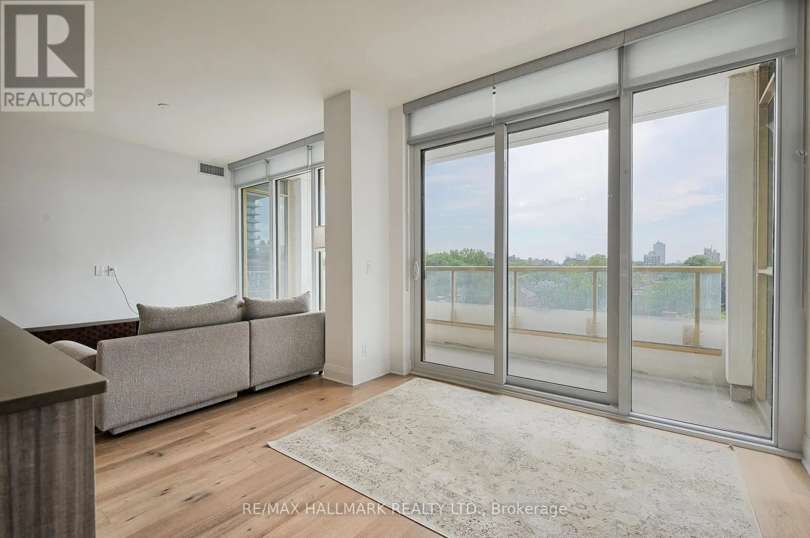 601 - 151 AVENUE ROAD