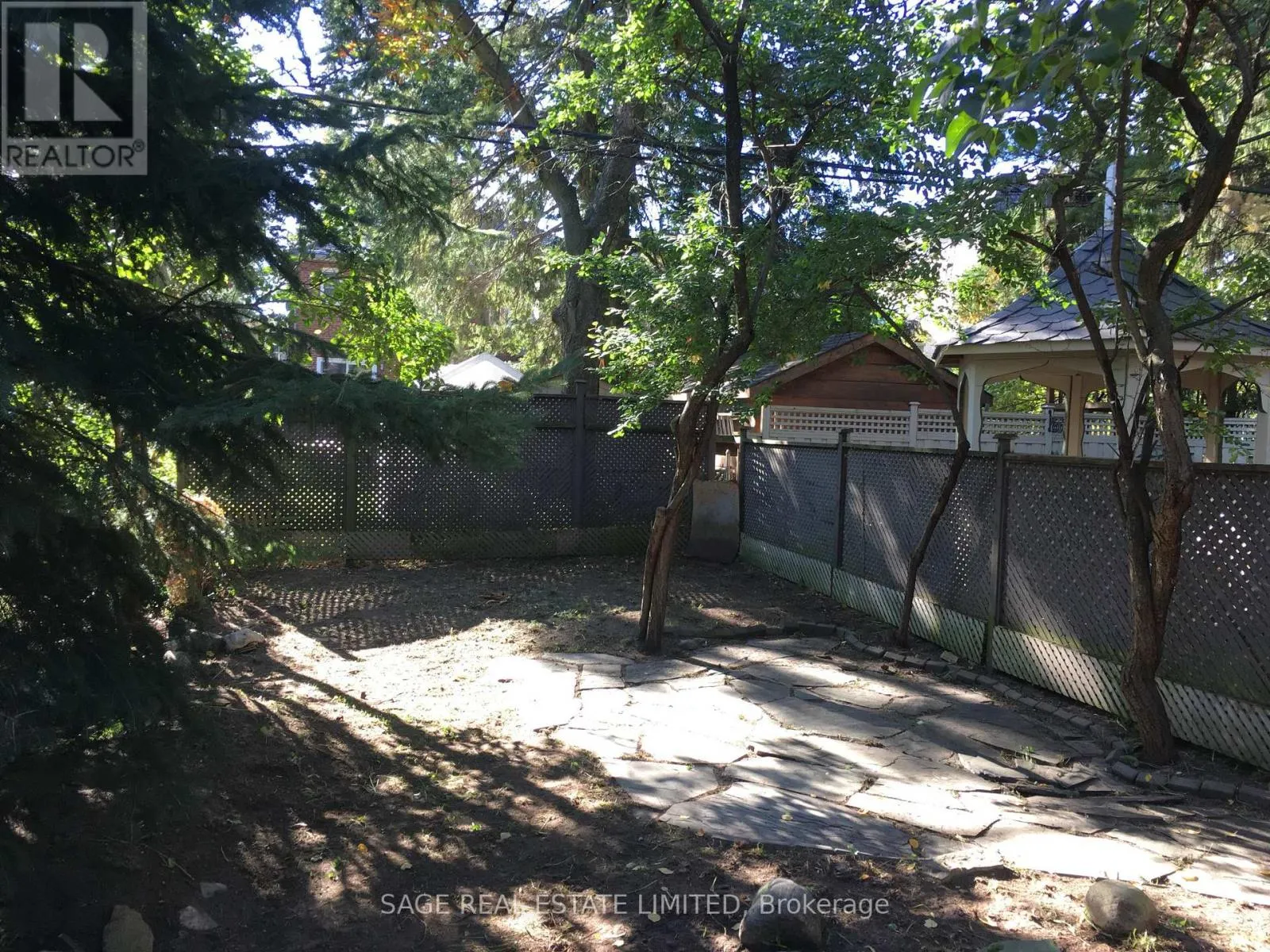 569 SOUDAN AVENUE