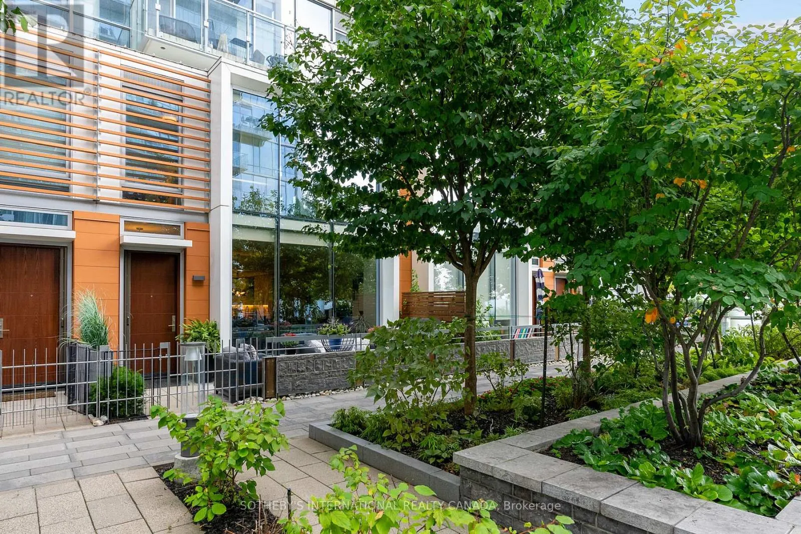 TH 115 - 29 QUEENS QUAY E