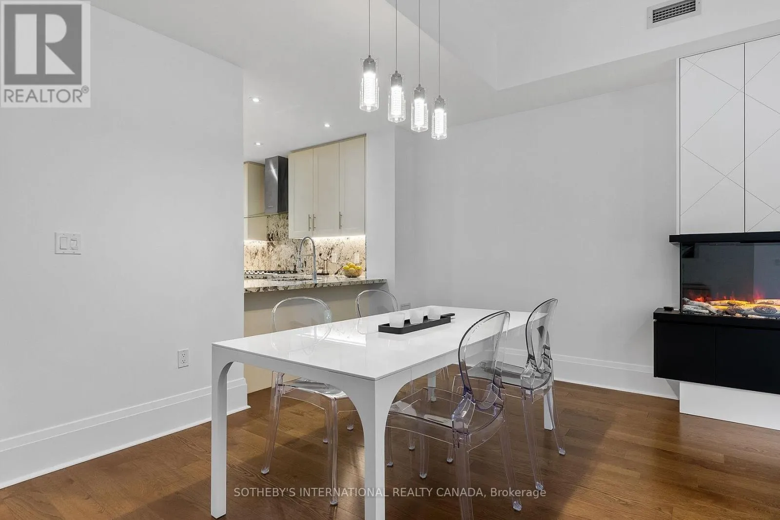 TH 115 - 29 QUEENS QUAY E