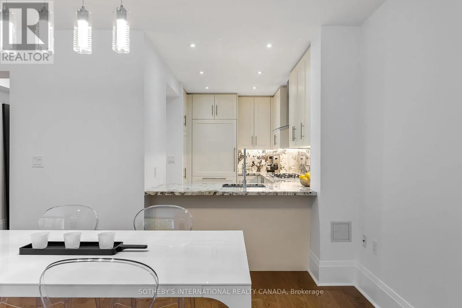 TH 115 - 29 QUEENS QUAY E